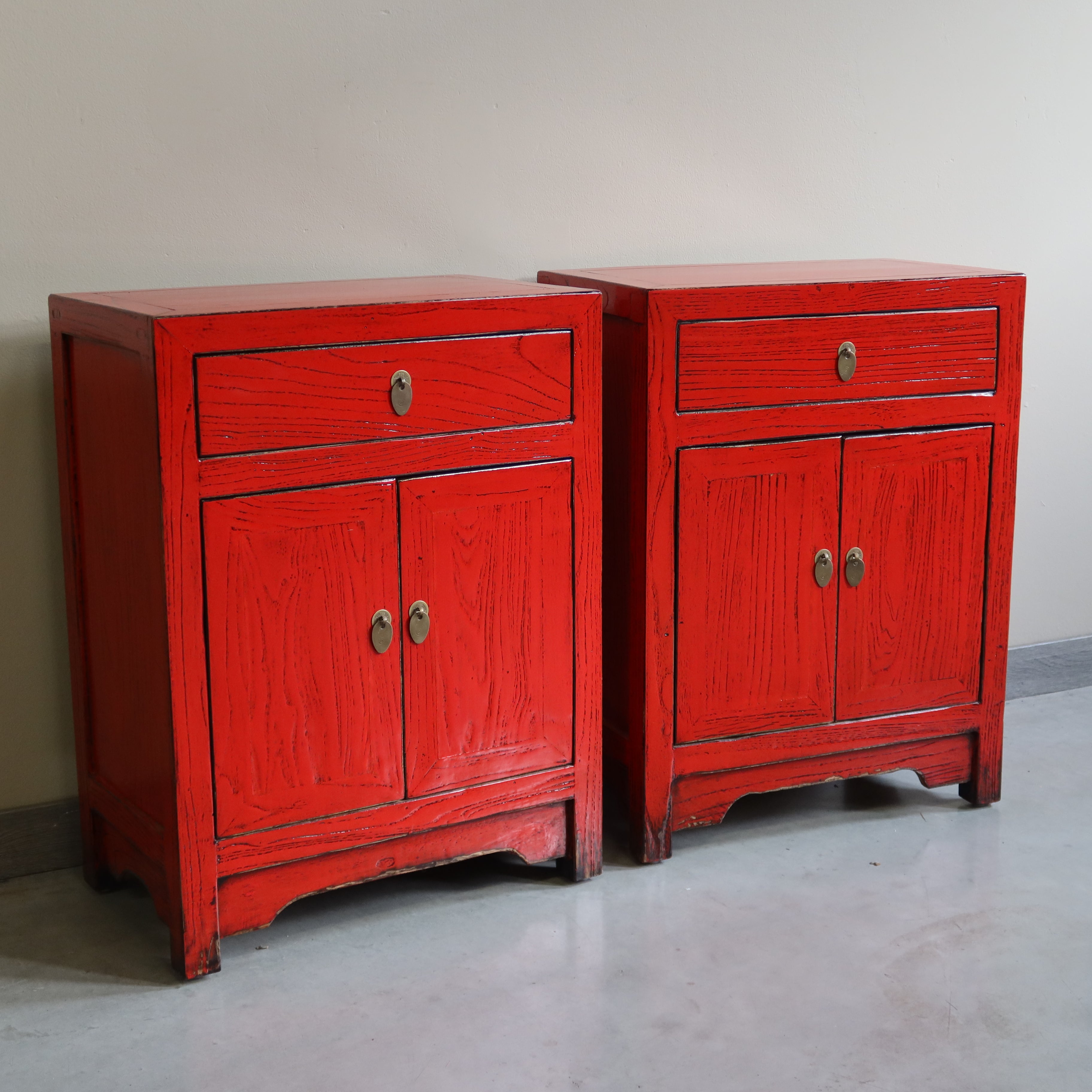 COMODINO LACCA ROSSA