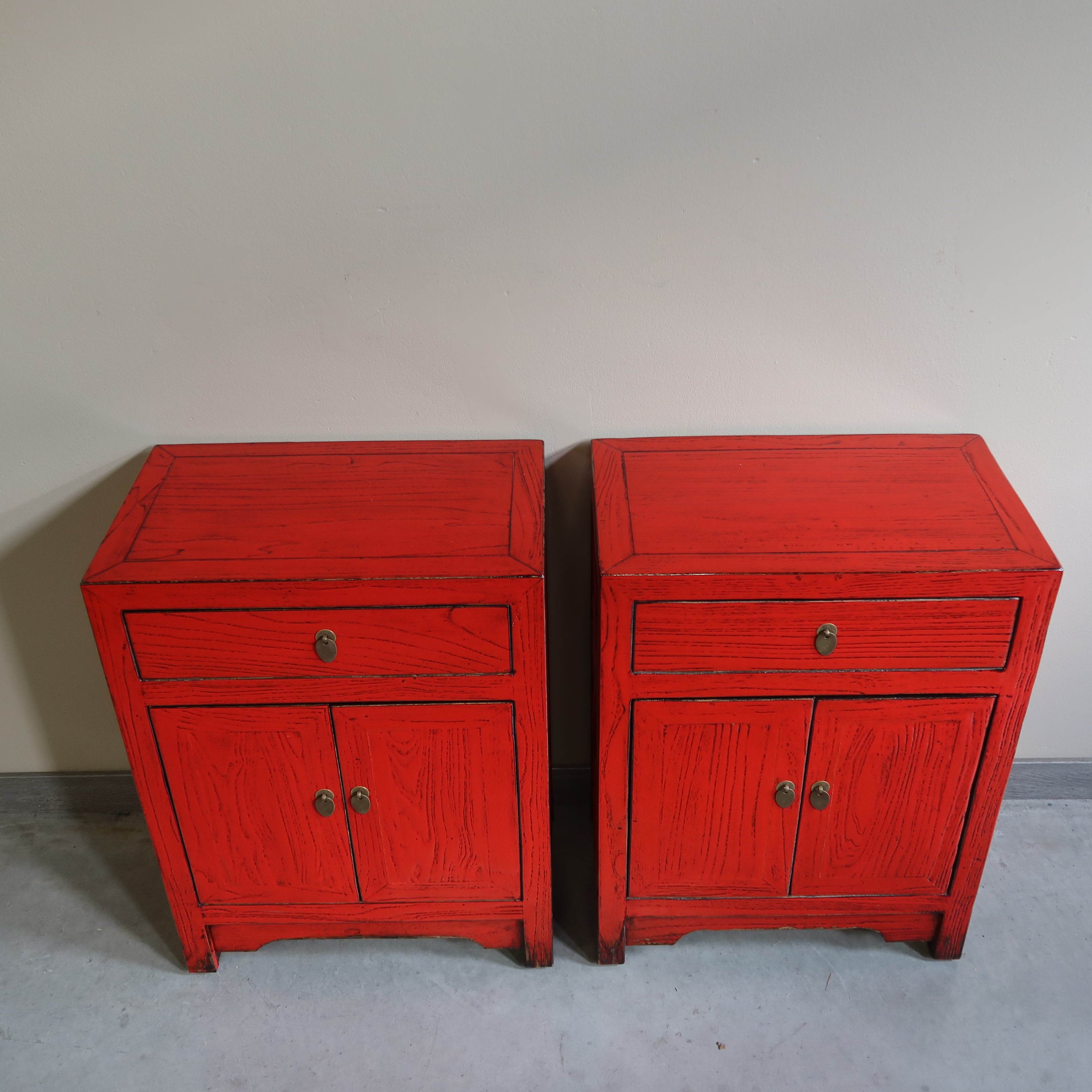 COMODINO LACCA ROSSA