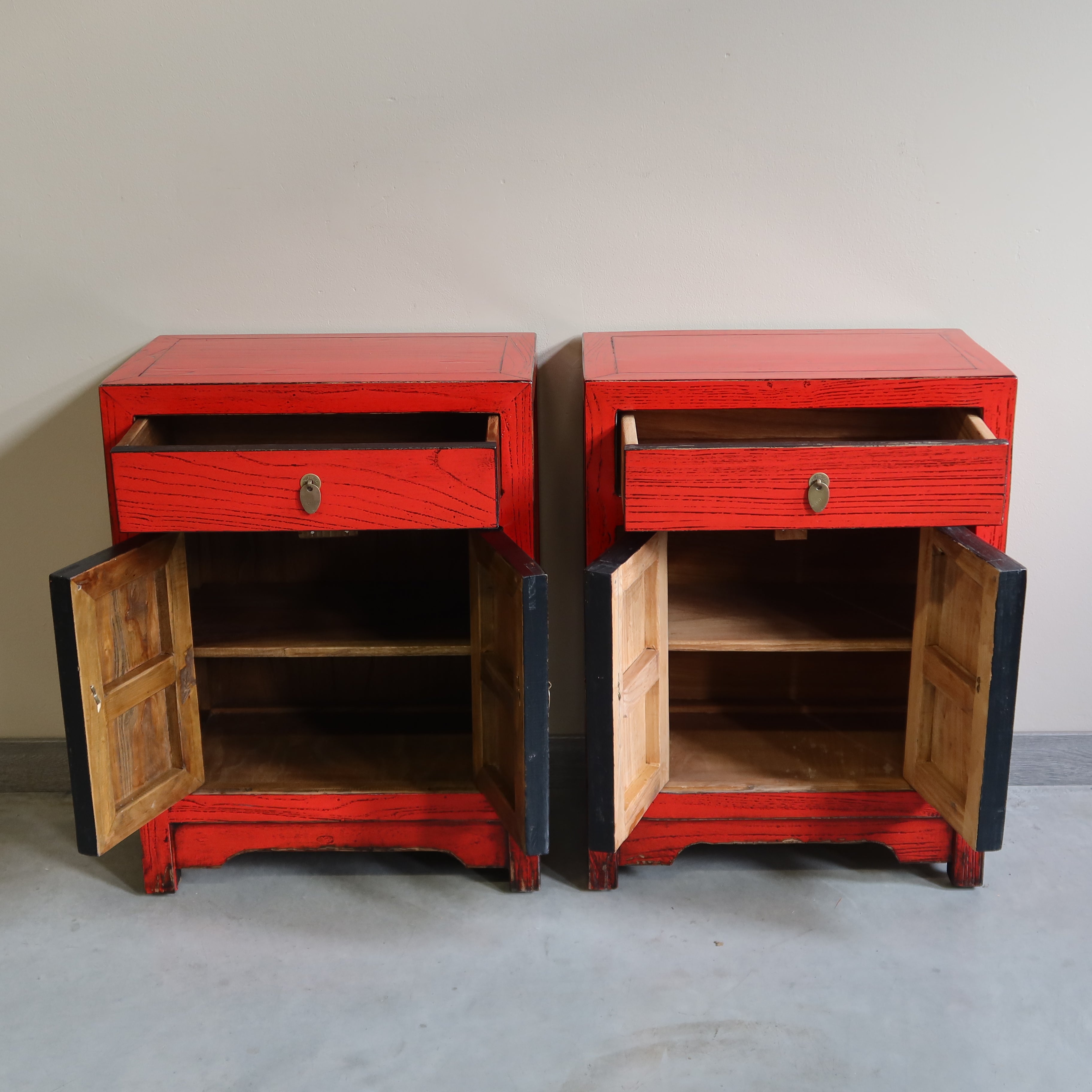 COMODINO LACCA ROSSA