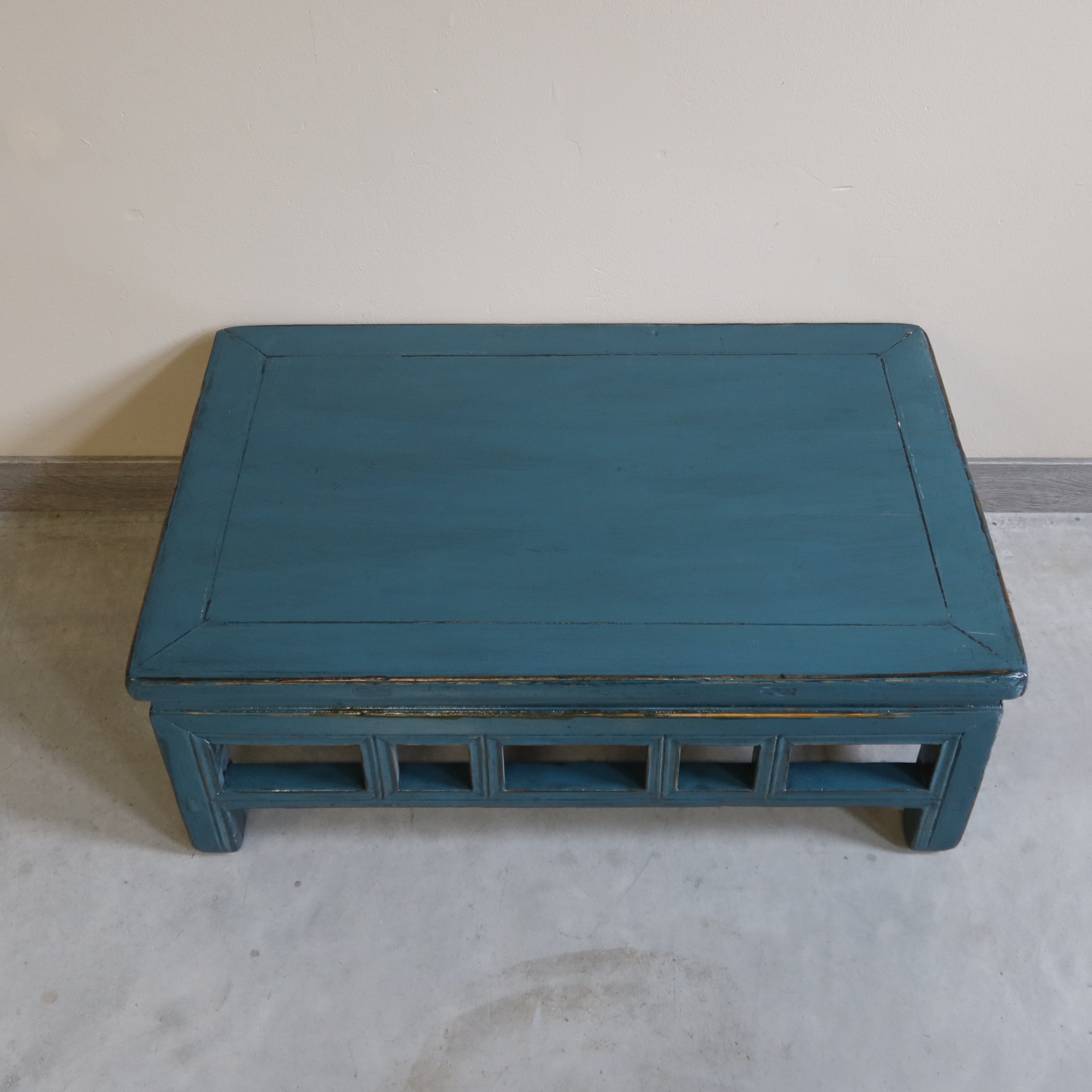 TAVOLINO KANG LACCATO