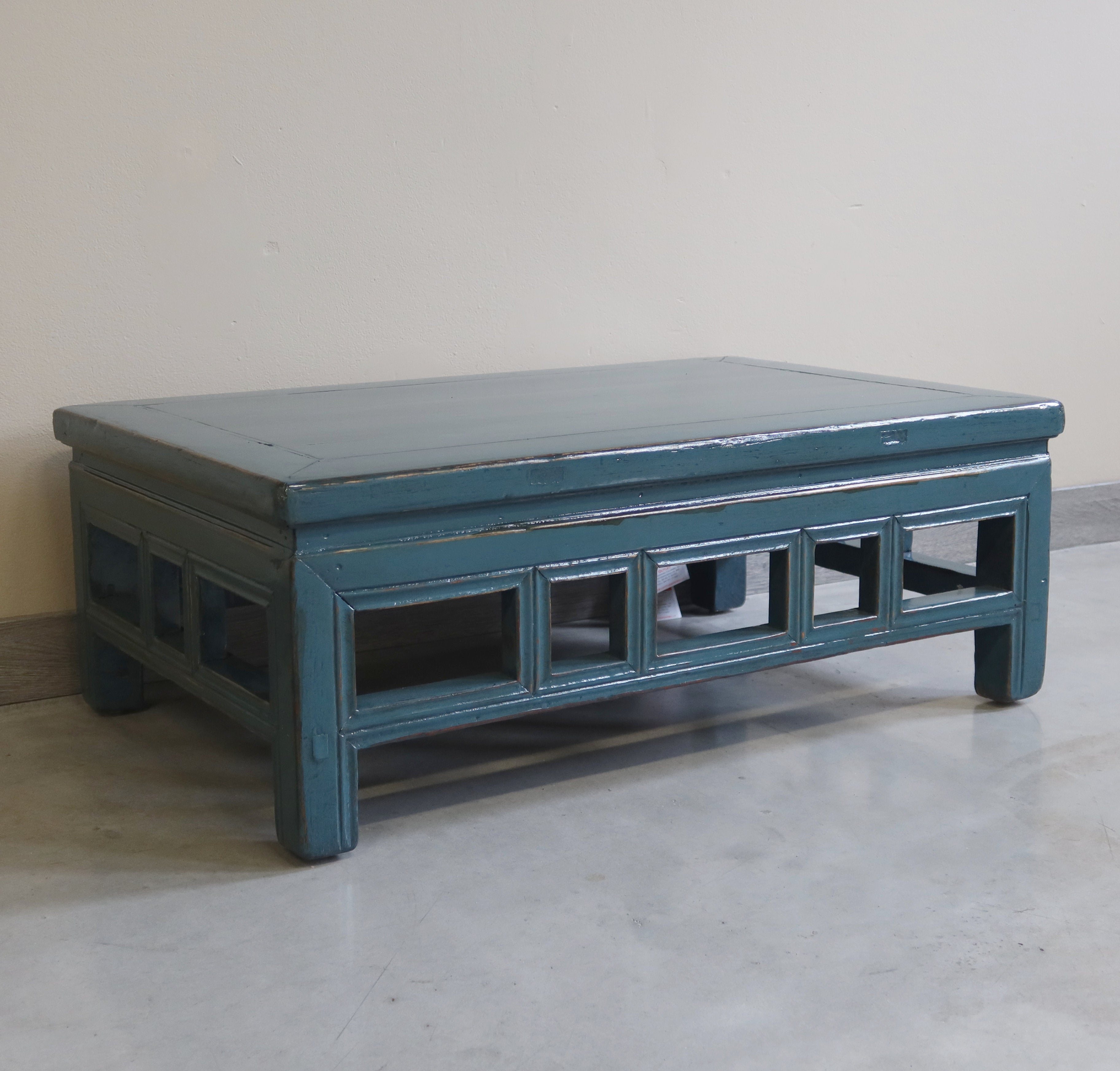 TAVOLINO KANG LACCATO