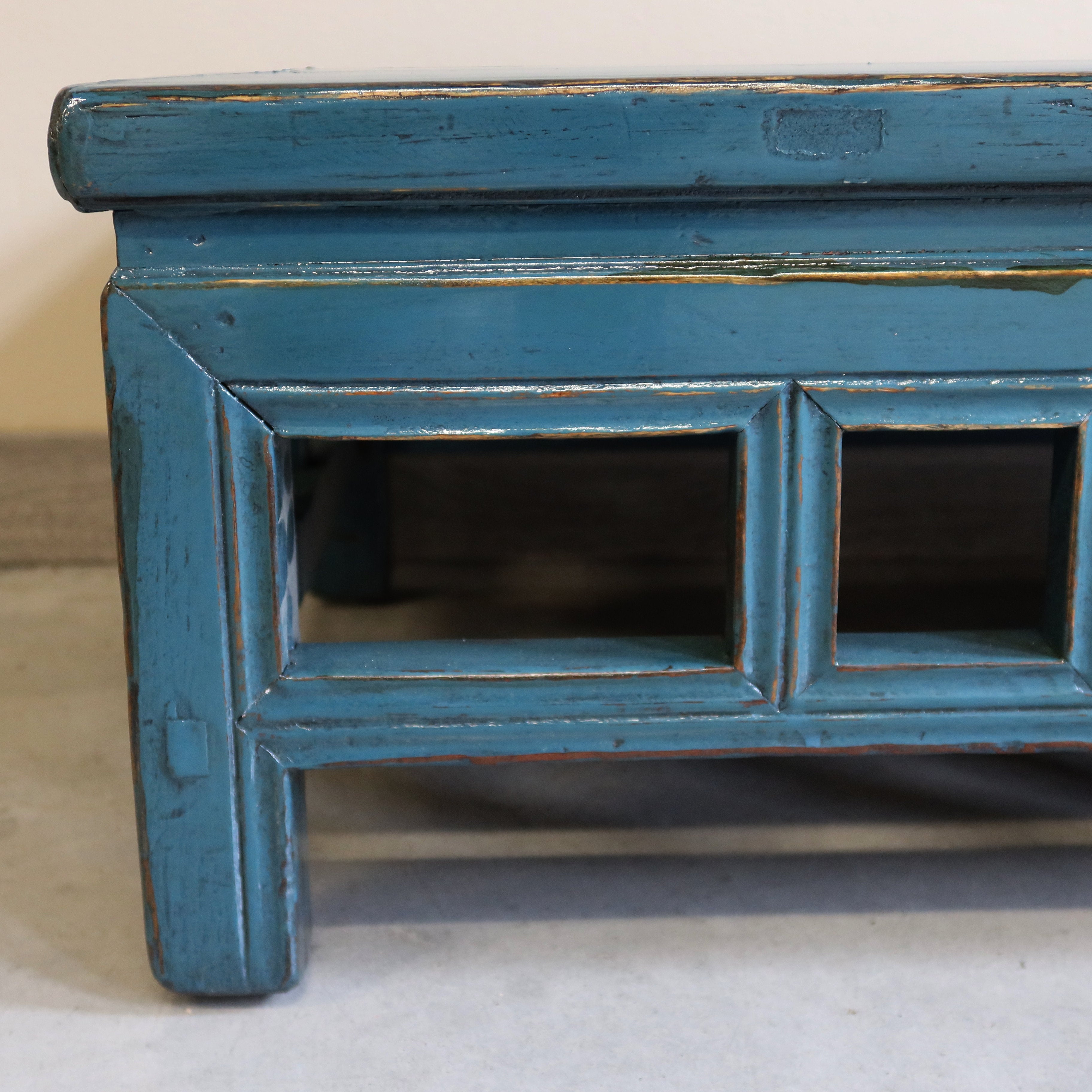 TAVOLINO KANG LACCATO