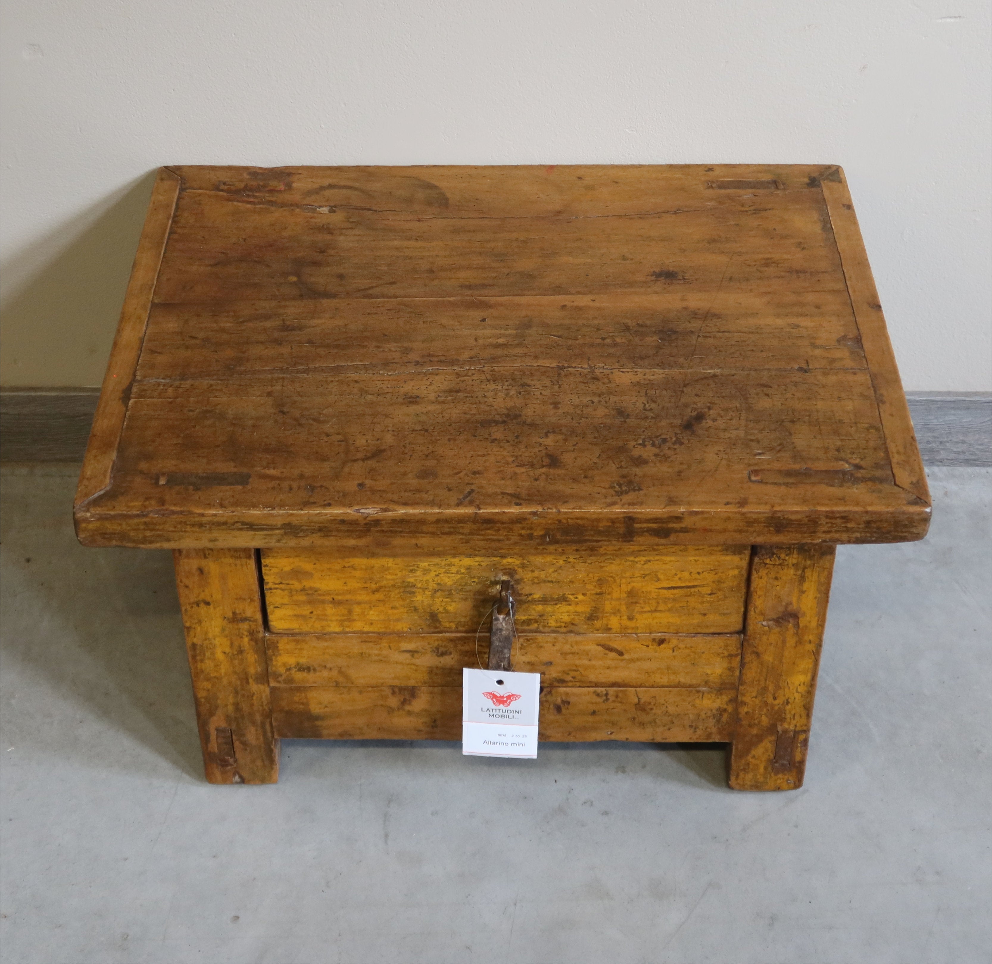 TAVOLINO OLMO CINESE AD ALTARE