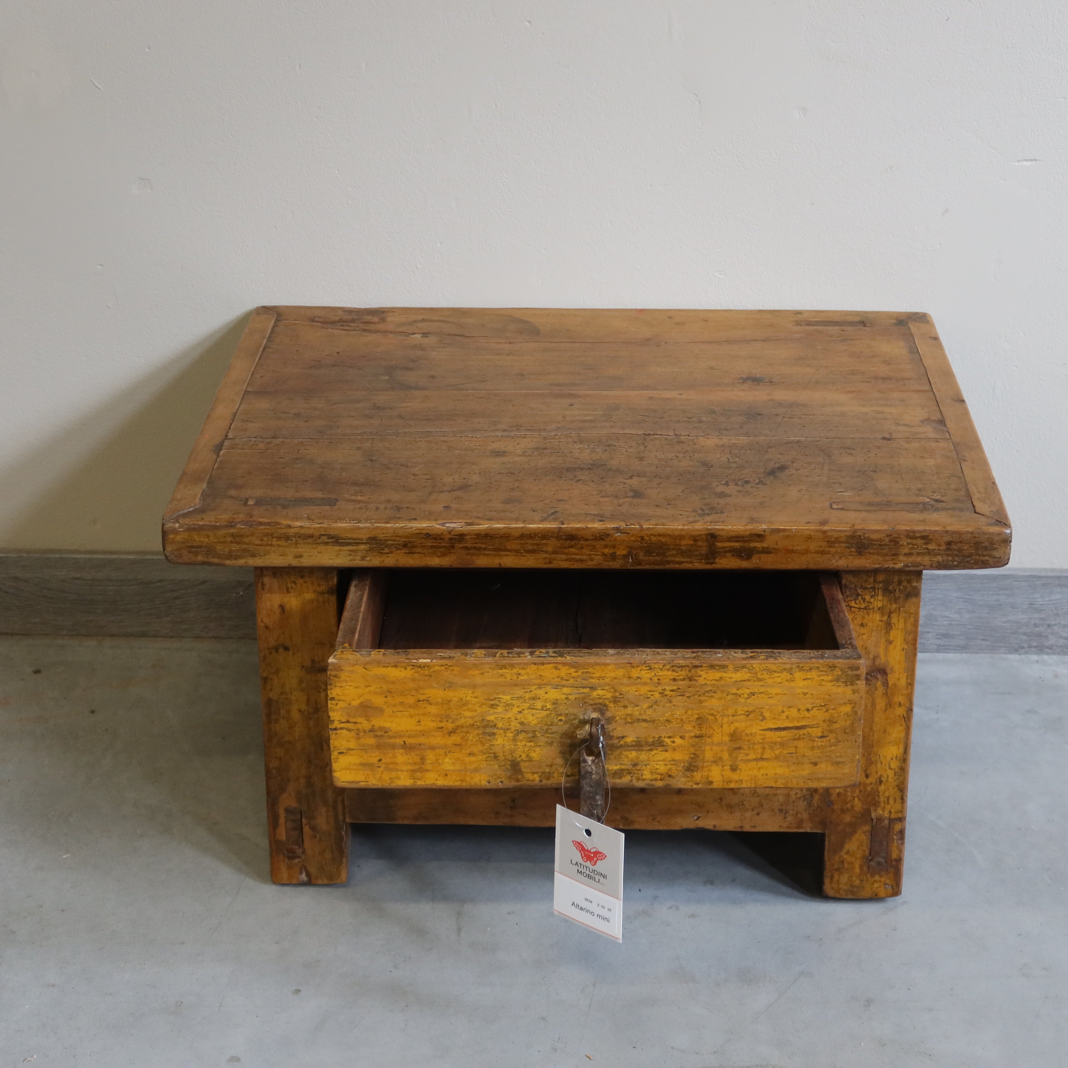 TAVOLINO OLMO CINESE AD ALTARE