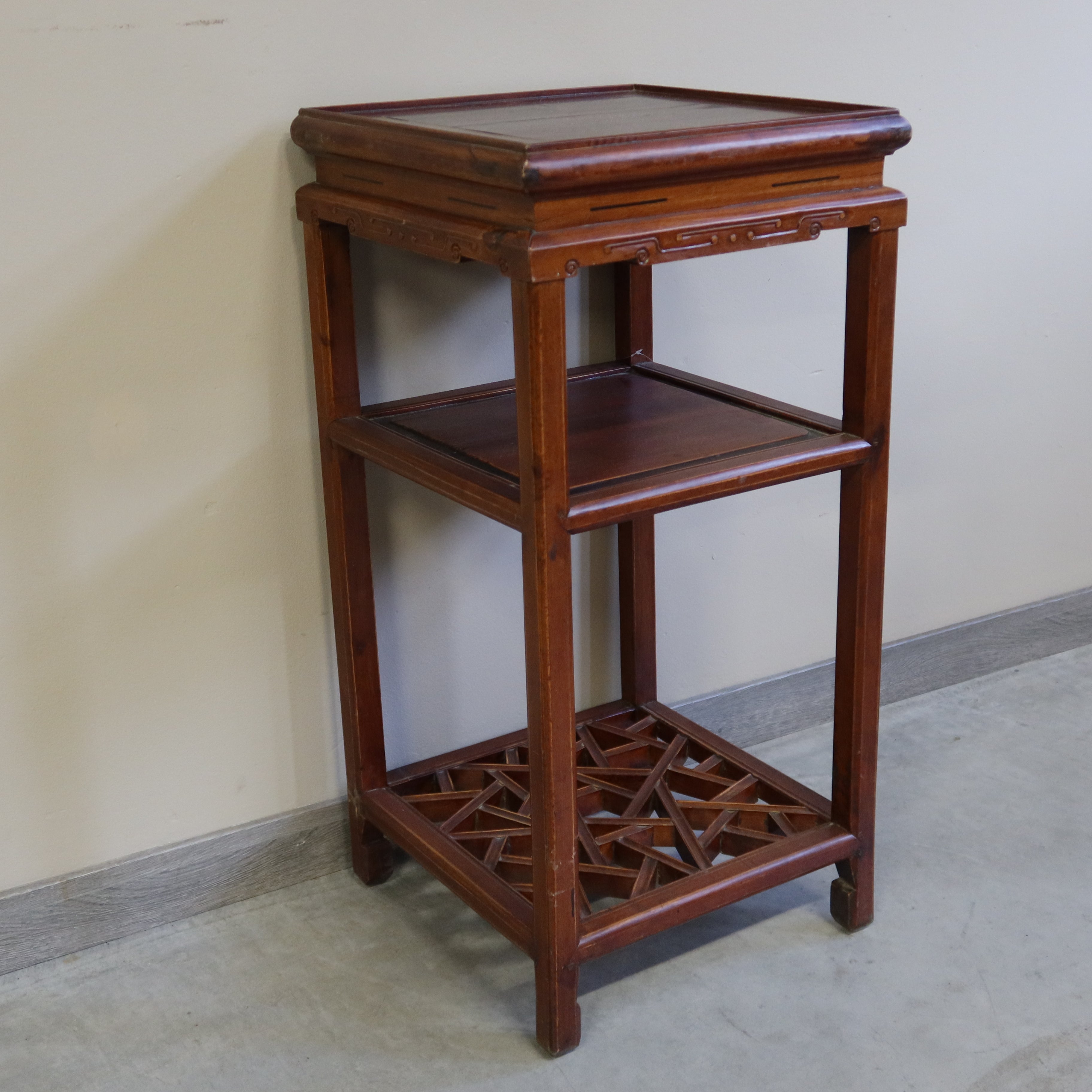 TAVOLINO OLMO CINESE CON RIPIANO