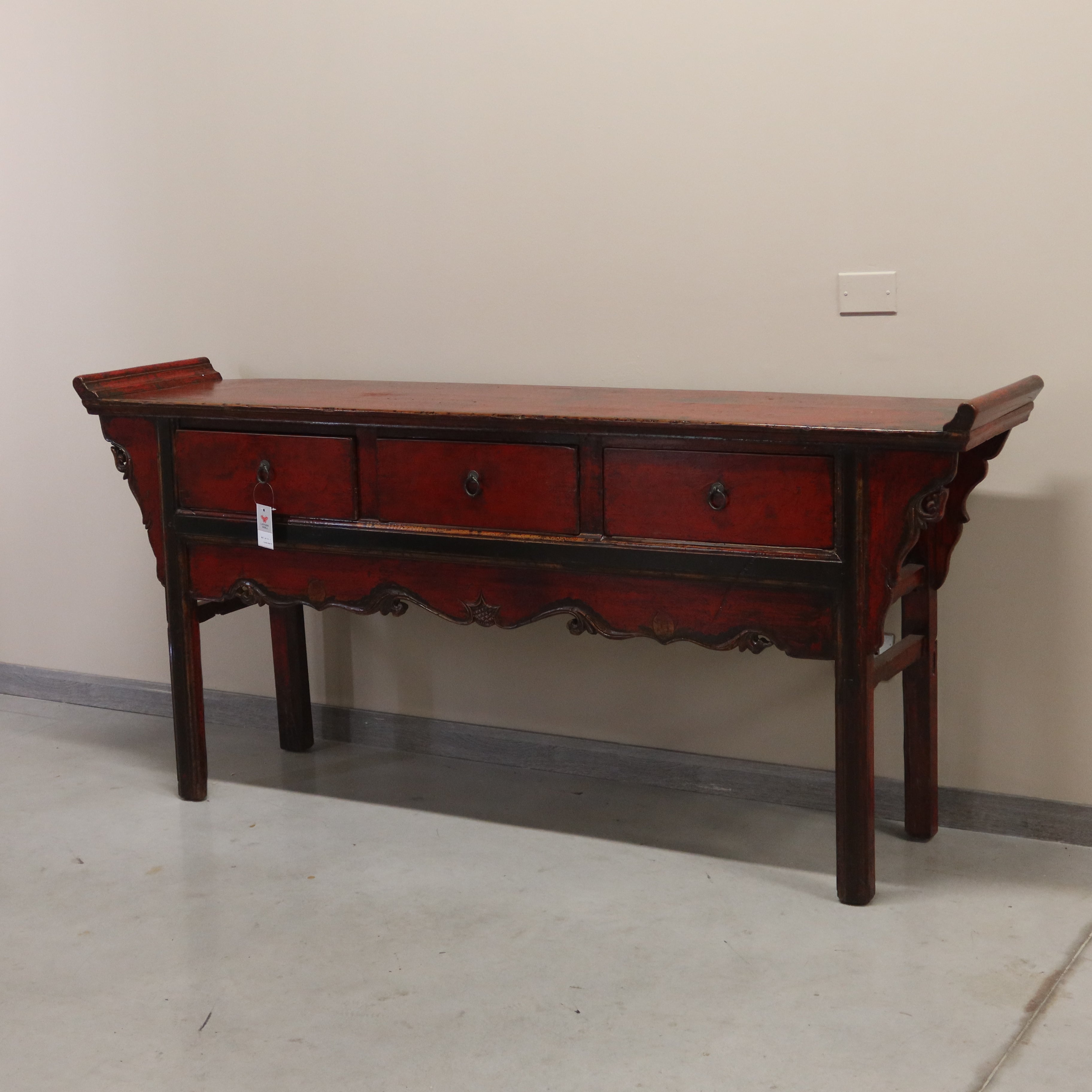 TAVOLO CONSOLLE CON CASSETTI E PIANO AGGETTANTE