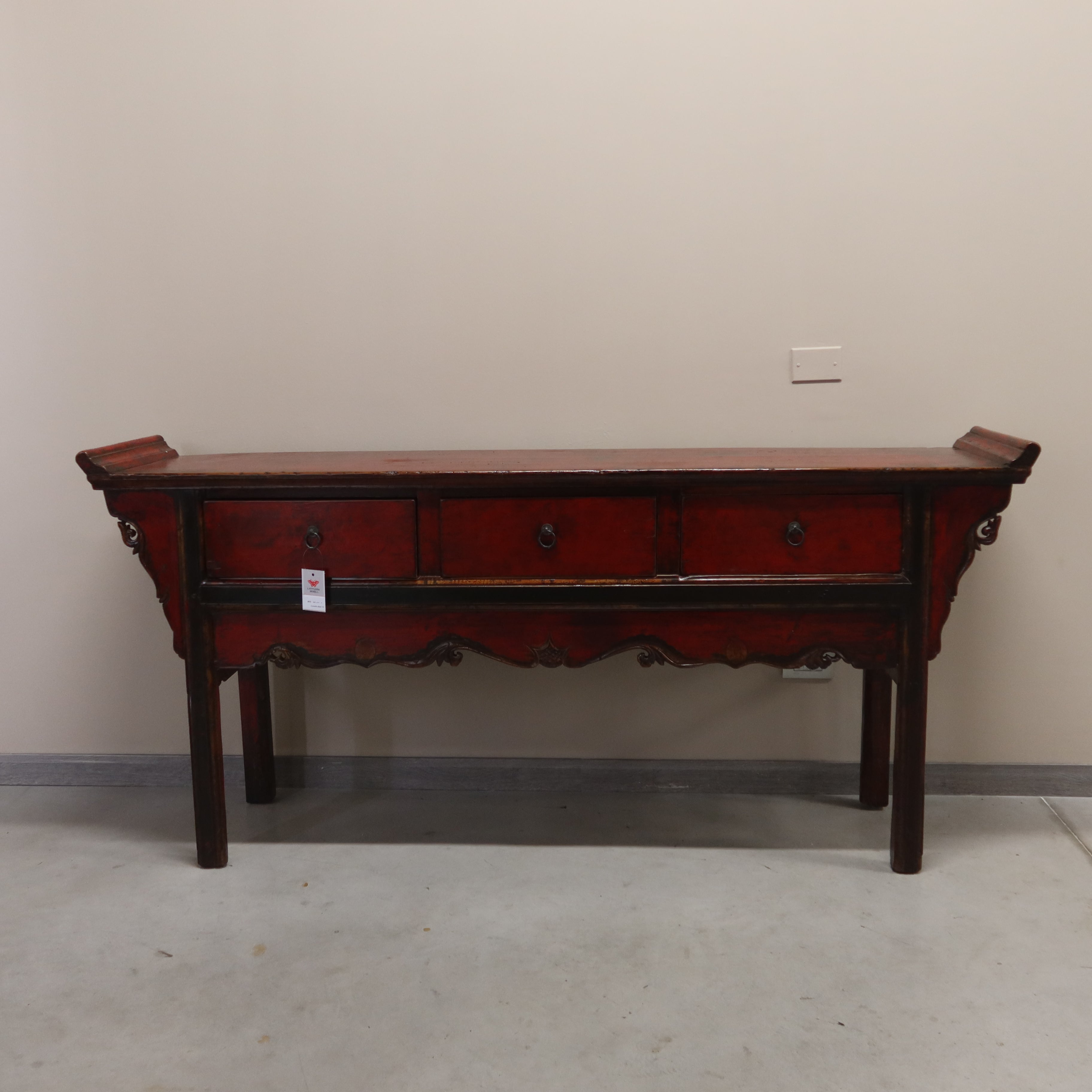 TAVOLO CONSOLLE CON CASSETTI E PIANO AGGETTANTE