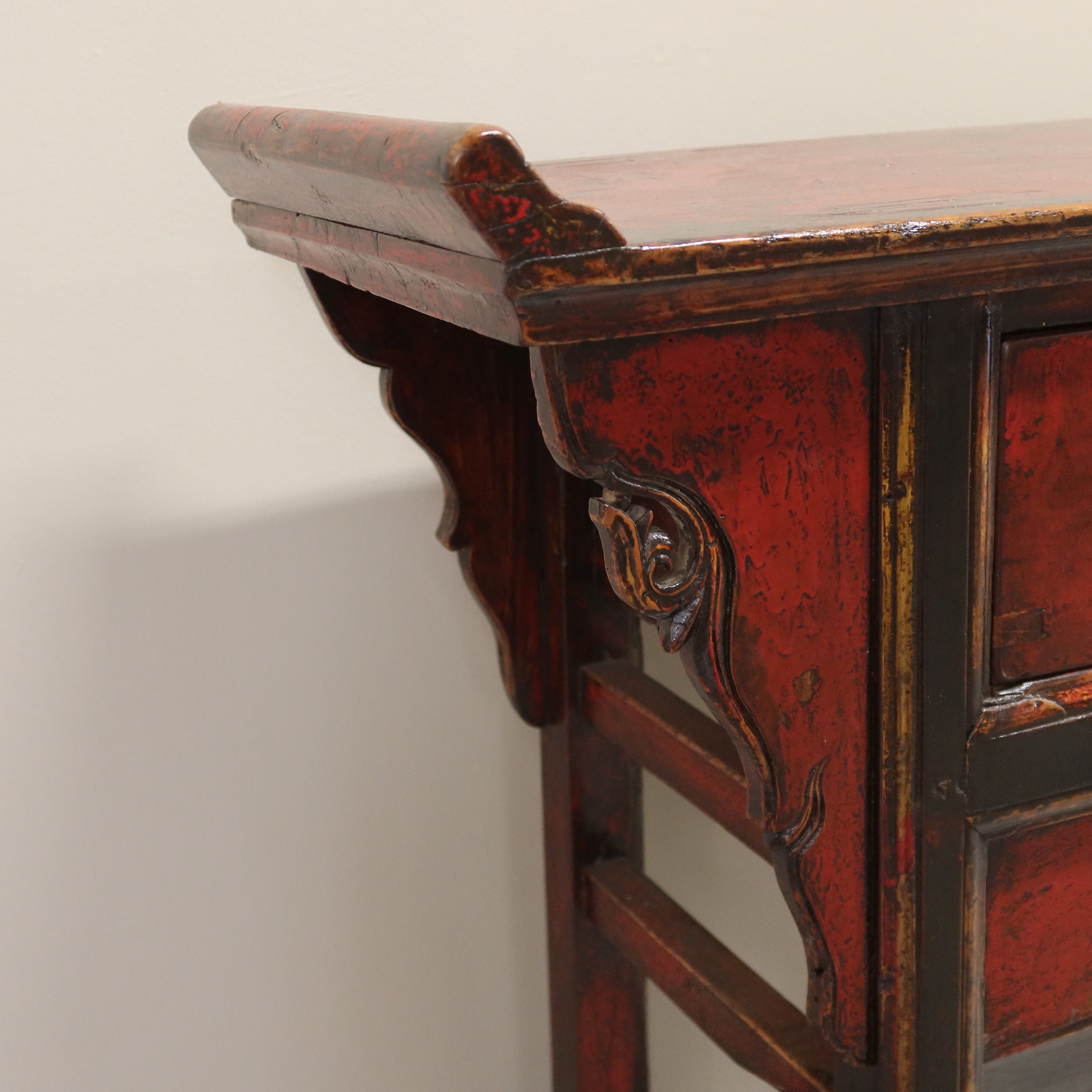 TAVOLO CONSOLLE CON CASSETTI E PIANO AGGETTANTE