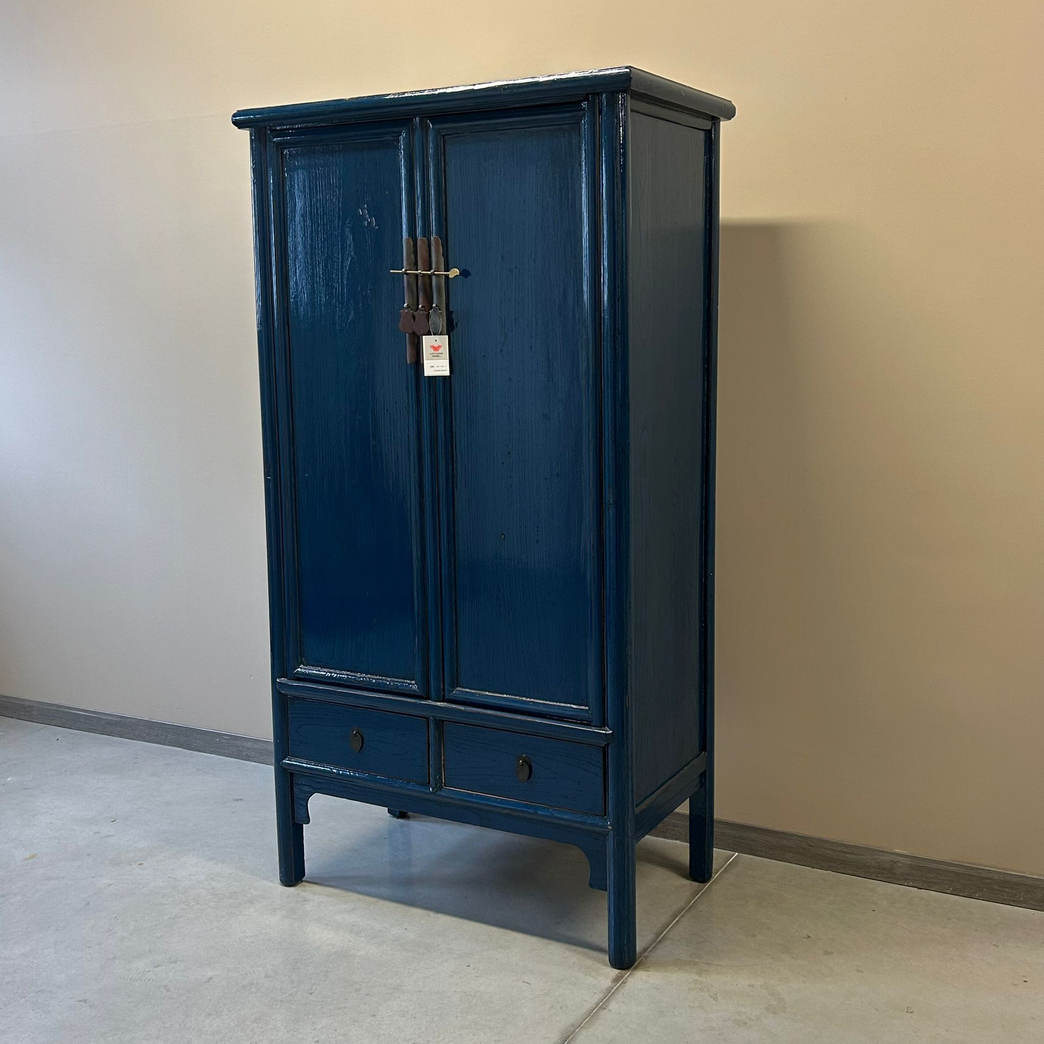 ARMADIO CINESE IN LACCA BLU
