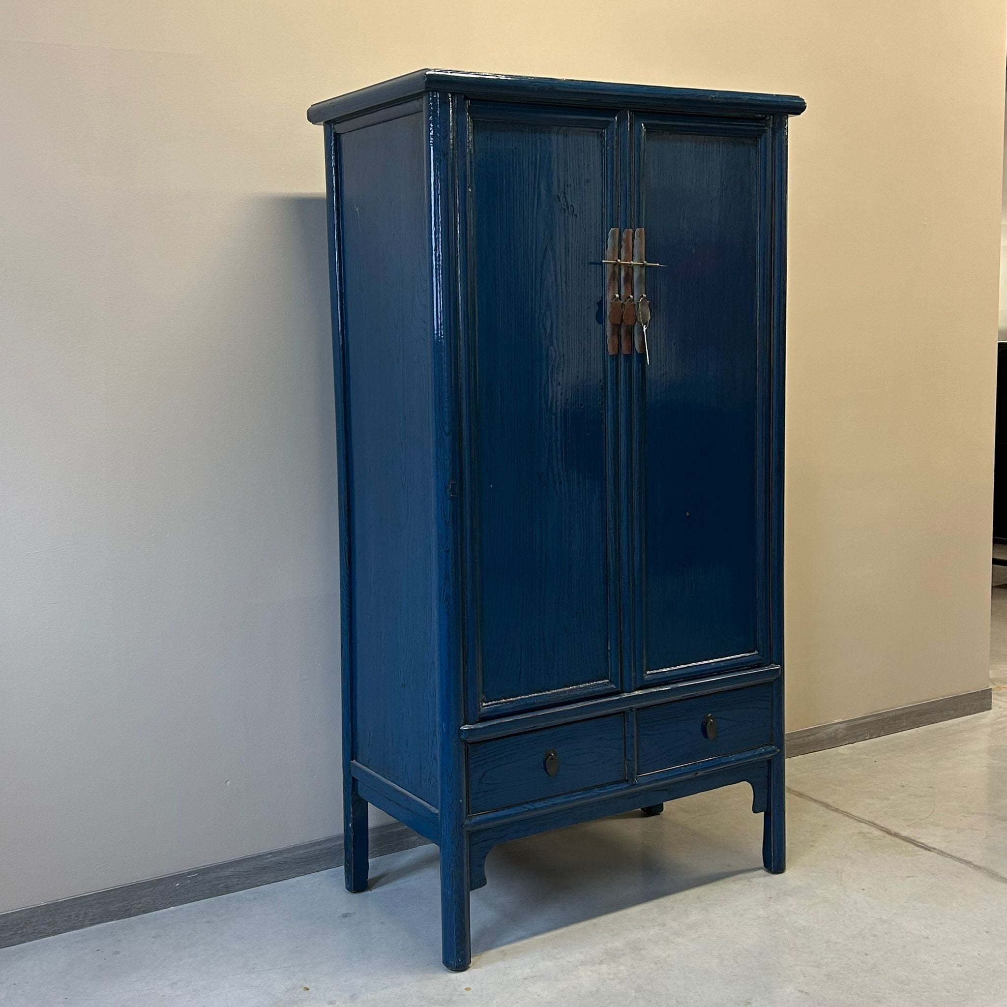 ARMADIO CINESE IN LACCA BLU