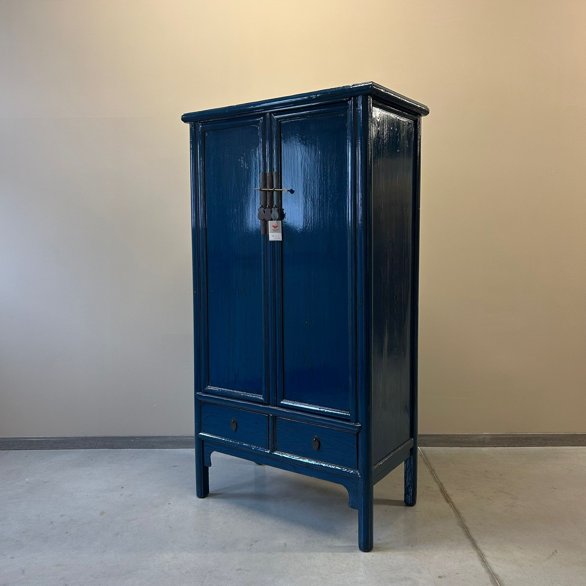 ARMADIO CINESE IN LACCA BLU