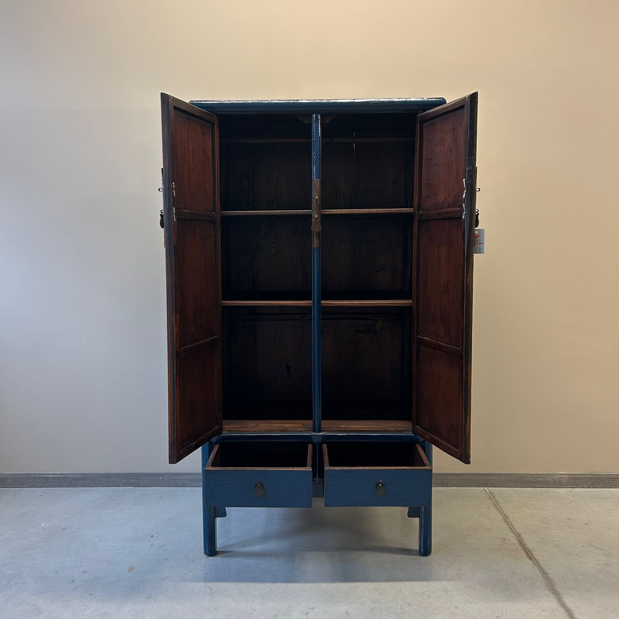 ARMADIO CINESE IN LACCA BLU