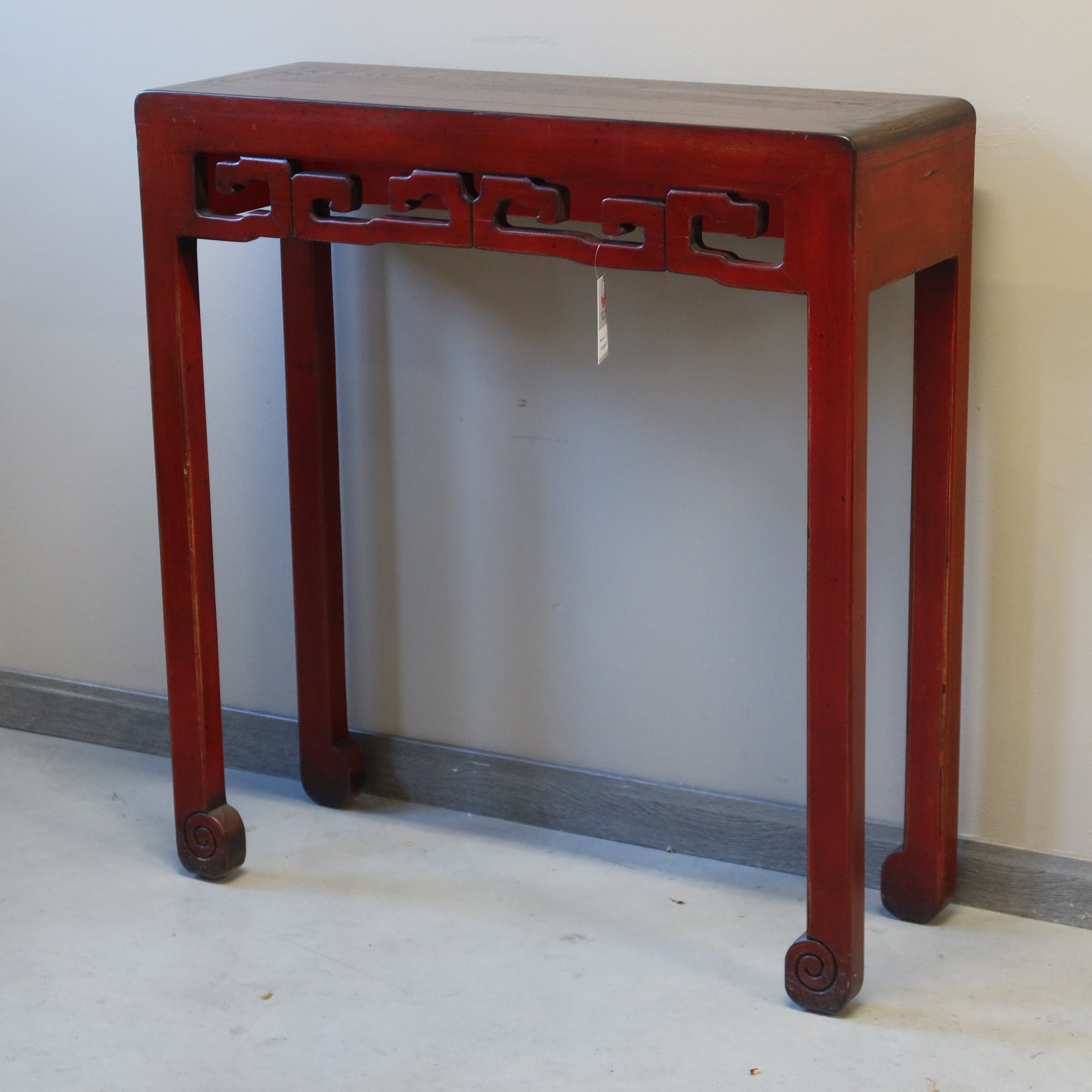 CORTA CONSOLLE ROSSA DELLO ZHEJIANG FRONTE INTAGLIATO