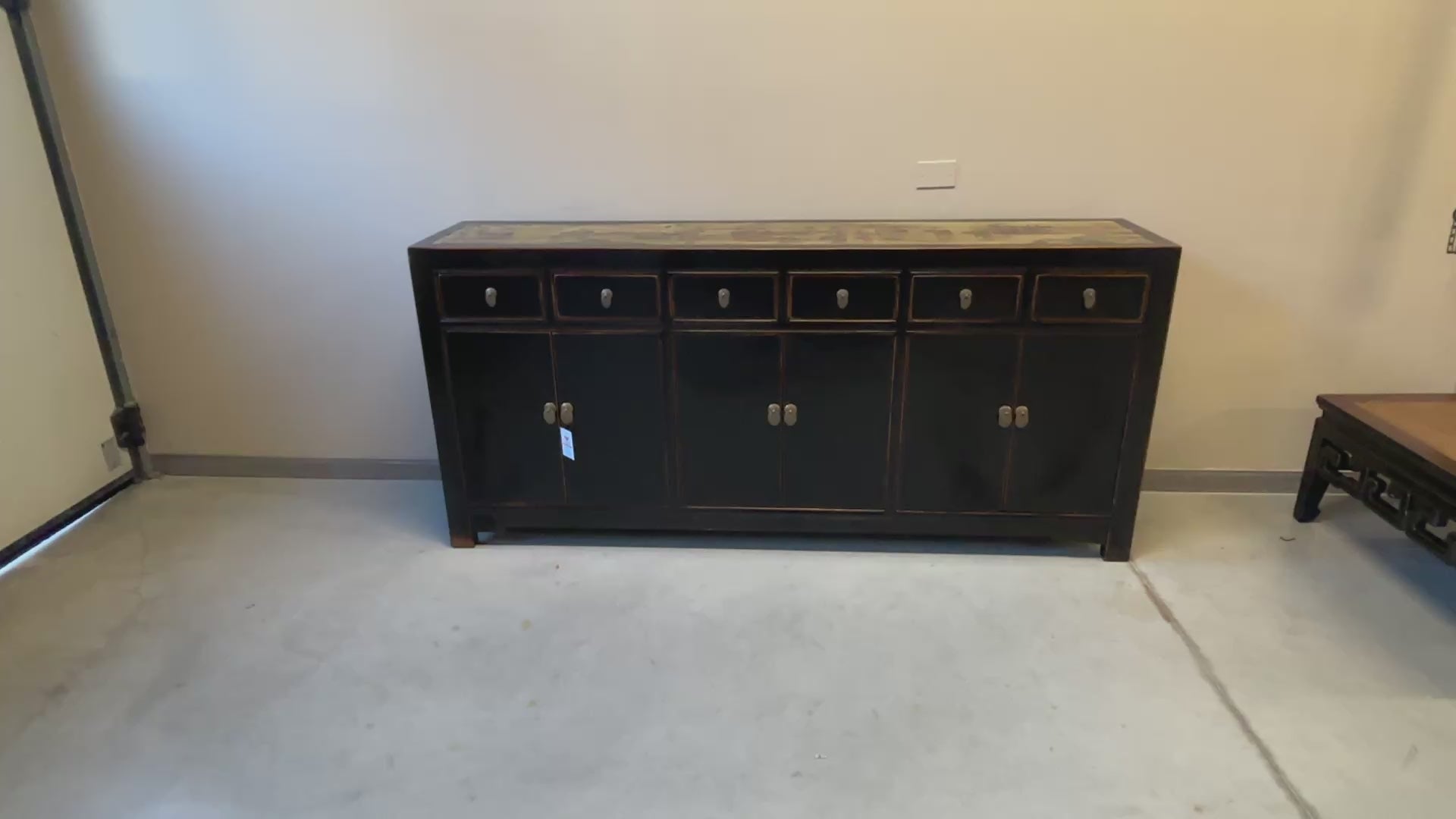 Carica video: BUFFET CINESE LACCA NERA CON TOP DECORATO