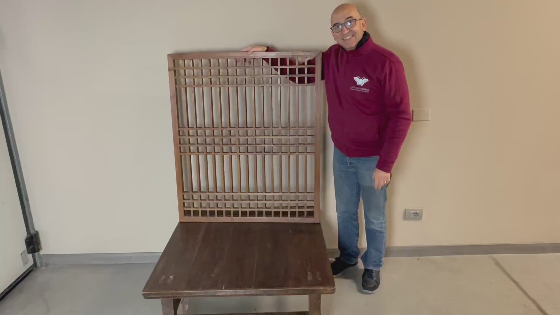 Carica video: PANNELLO OLMO CINESE A GRATA