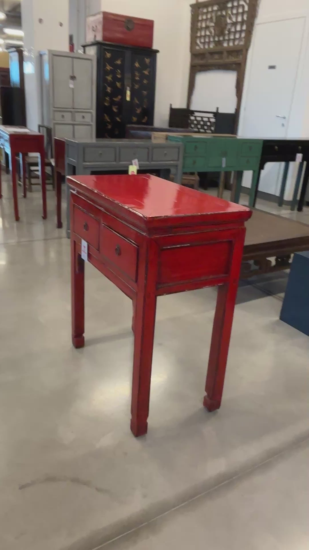 Carica video: TAVOLO CONSOLLE CINESE LACCA ROSSA