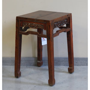 SEDIE, PANCHE - SGABELLO OLMO CINESE A TRAPEZIO CON TRAVERSA INTAGLIATA - SP-09135