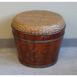 SEDIE, PANCHE - SGABELLO A BOTTE CON PIANO RATTAN E DECORO LIEVE - SP-10897